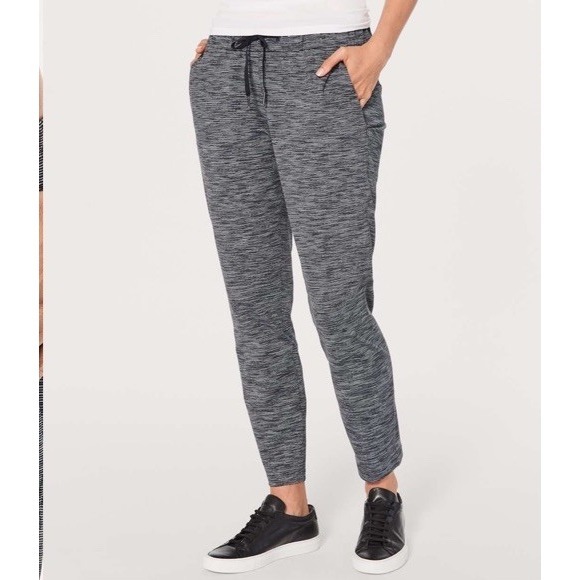 Lululemon Women's Size 6 On The Fly Black Slate Pant 28" Jogger Travel Luxtreme - Picture 1 of 13